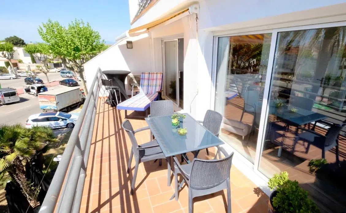 Apartamento Con Vistas Al Mar Empuriabrava 0*,  Spain